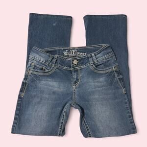 Wallflower  bootcut flare  jeans with embellished back pockets. Size 7
